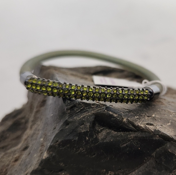NWT Lia Sophia Green with green cut crystal bracelet - Picture 3 of 3